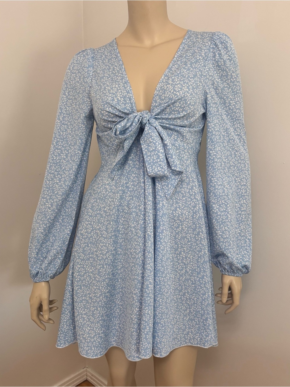 Light Blue Floral Tie-Front Long Sleeve Dress Size Small